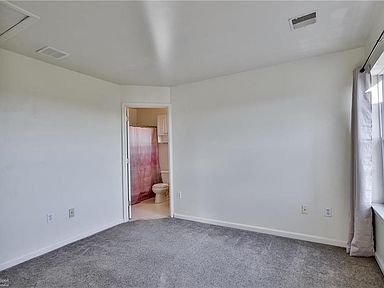 Building Photo - Adorable 2 BR/2.5 BA end unit townhome