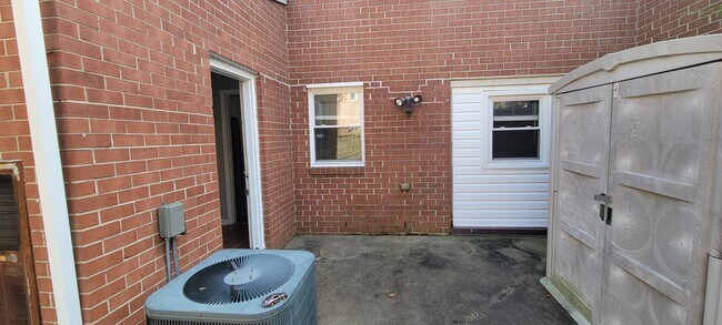 Building Photo - 4470 John Jay Ln