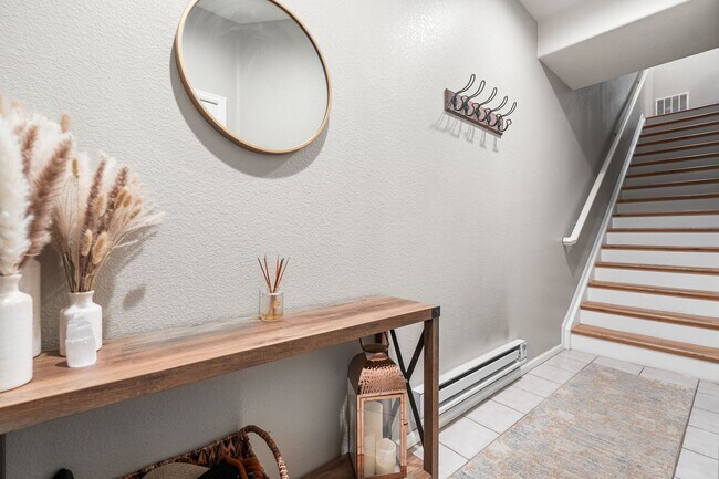 Building Photo - Modern 2-Bed, 2.5-Bath Corner Unit in Arva...