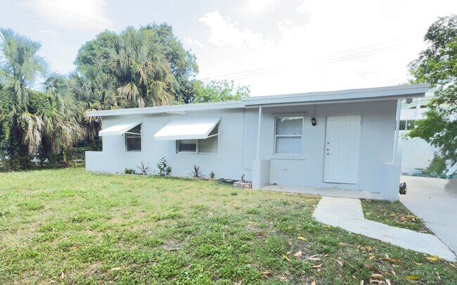 Building Photo - 3530 NW 1st Ct