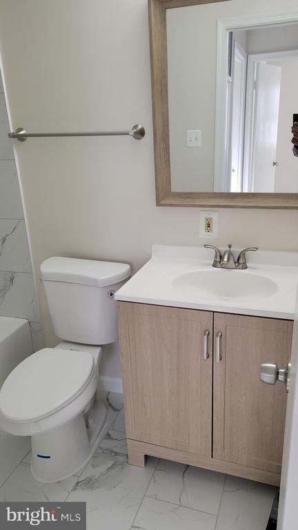 Building Photo - 2055 Pilgrim Dr