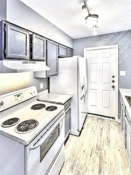 Building Photo - 844 E Sunshine Dr