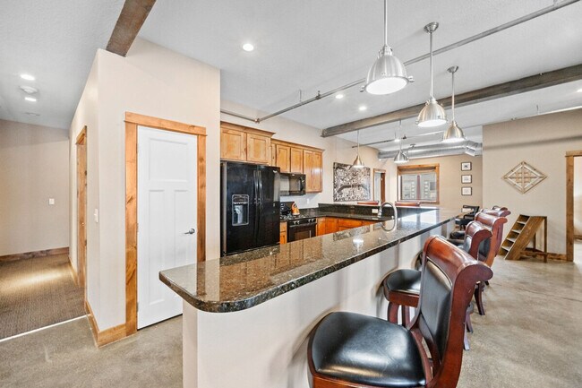 Building Photo - 301 E Walnut St