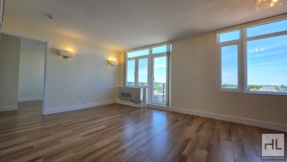 Building Photo - Top-Floor 1-Bedroom with Private Balcony & Manhattan Skyline Views!