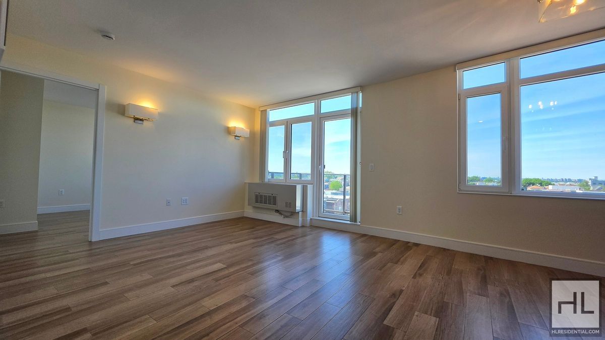 Building Photo - Top-Floor 1-Bedroom with Private Balcony & Manhattan Skyline Views!