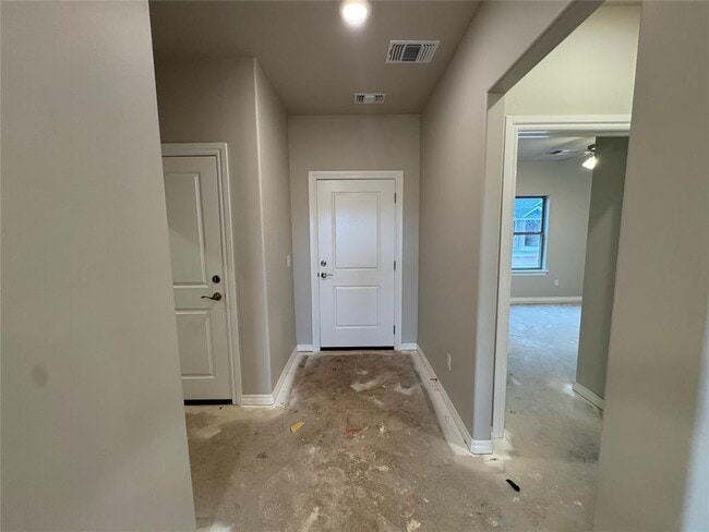 Building Photo - 6804 Labelle Dr