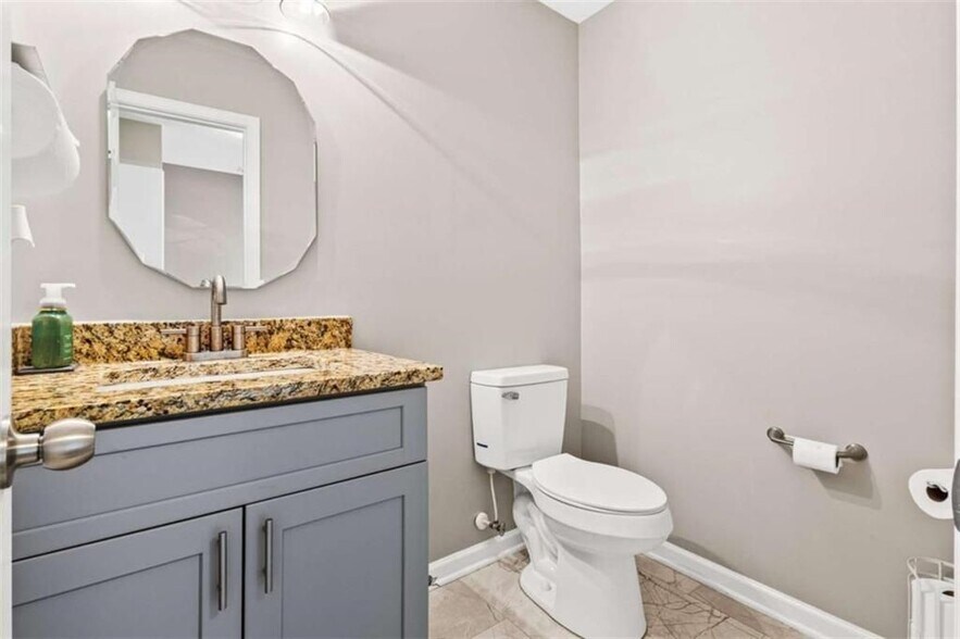 Building Photo - 7155 Laurel Creek Dr