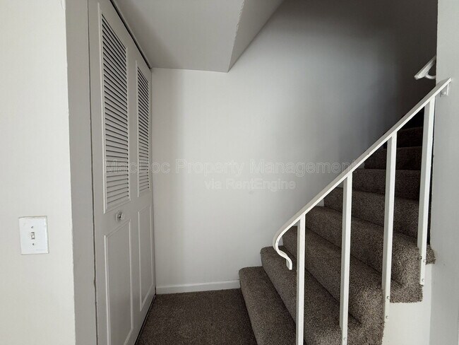 Building Photo - 809 Denton Cir
