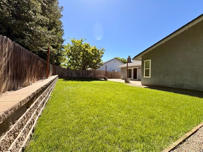 Building Photo - Beautiful 3 Bedroom, 2.5 Bathroom Fully Remodeled Home in Orangevale!
