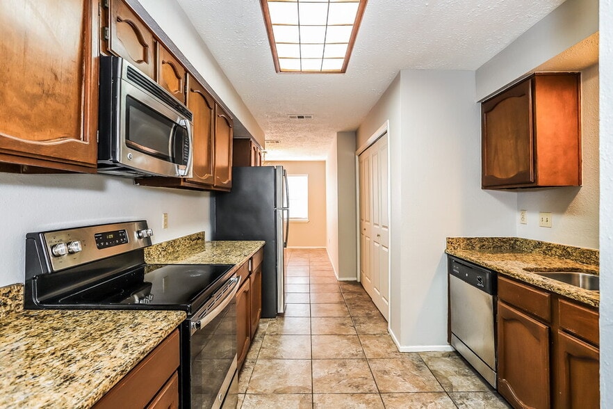 Building Photo - 14214 Bateau Dr