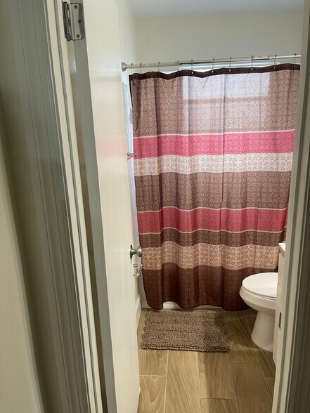 Building Photo - 1121 SW 22nd Ave