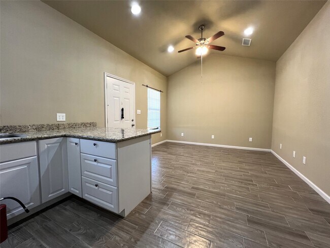 Building Photo - 875 FM 1696