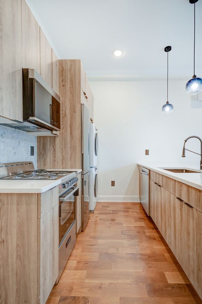 Building Photo - 2841 W Diamond St