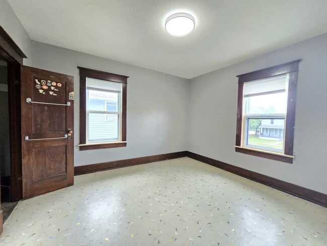 Building Photo - 1213 W Lexington Ave