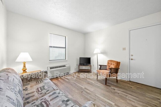 Building Photo - 0 100 Laurel Cove Dr