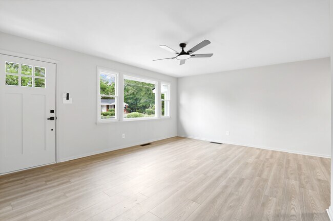 Building Photo - 105 Sumpter Dr