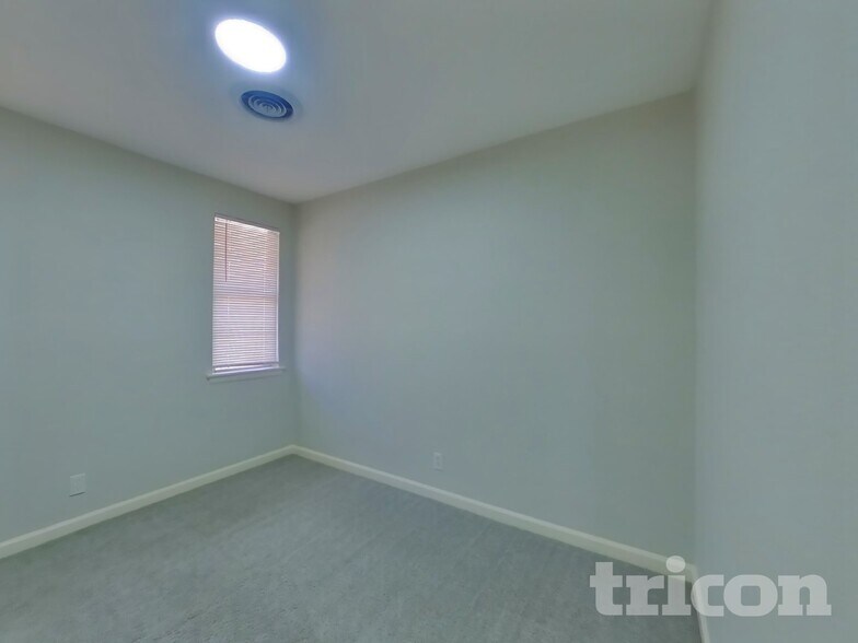 Building Photo - 1928 Canterbury St