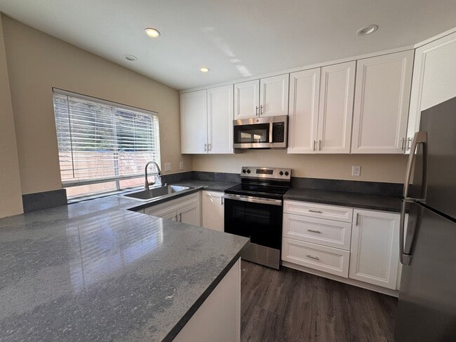 Building Photo - Spacious 4-Bedroom 2.5-Bathroom Townhome i...