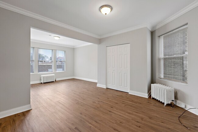Building Photo - 3722 N Clark St