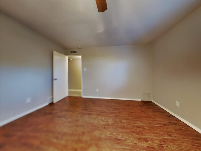 Building Photo - 7311 Thicket Trail Dr