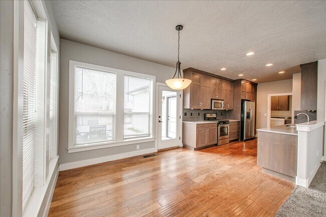 Building Photo - Modern 2 Story Home in North End!