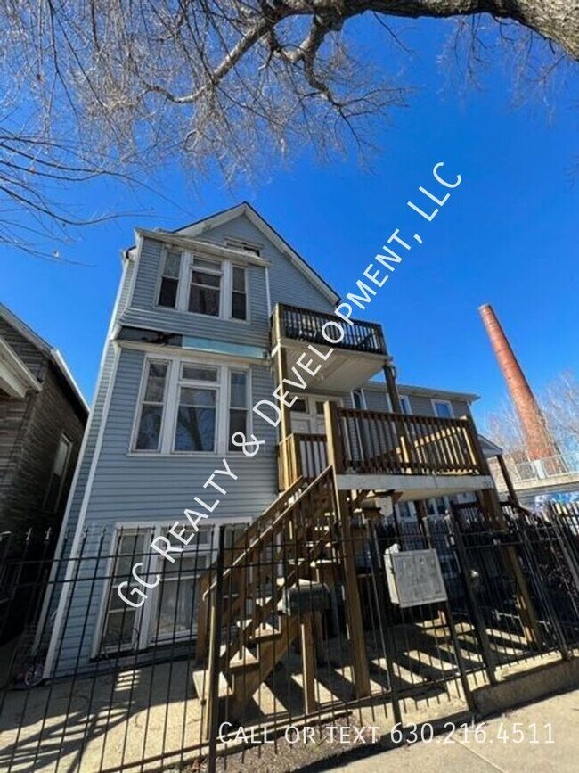 Primary Photo - 1752 N Drake Ave