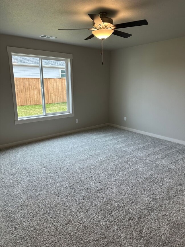Building Photo - Newer Home in Culdesac