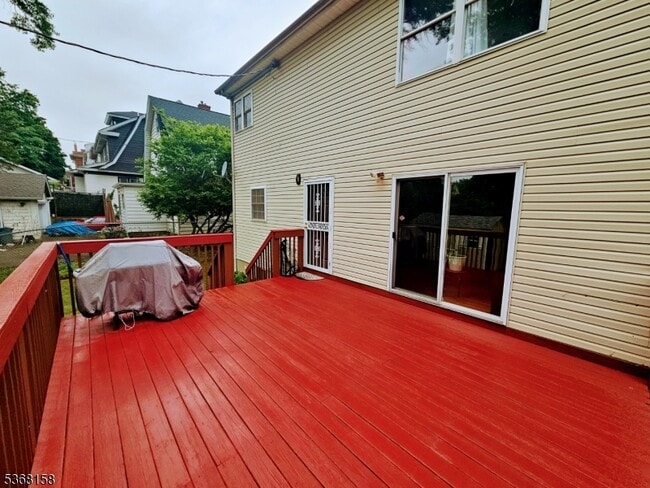 Building Photo - 30 Custer Ave