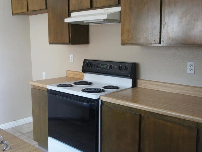 Building Photo - Lots of room