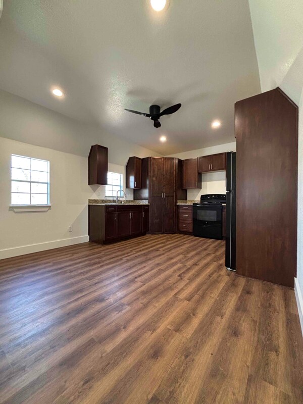 Building Photo - 3404 E Hwy 199