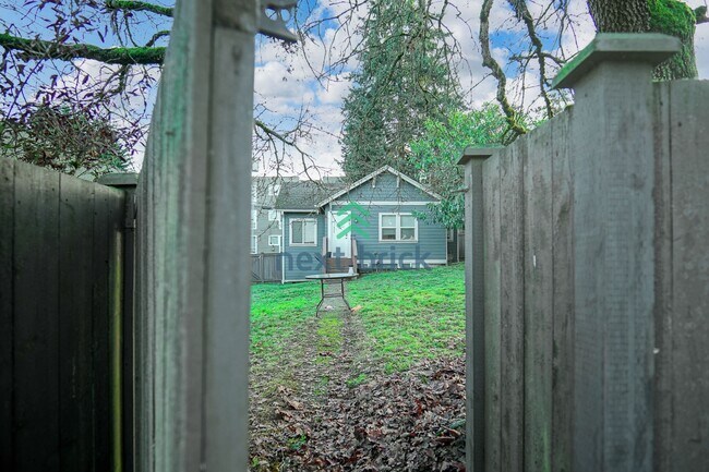 Building Photo - Charming 1-bedroom, 1-bathroom unit in Greenwood