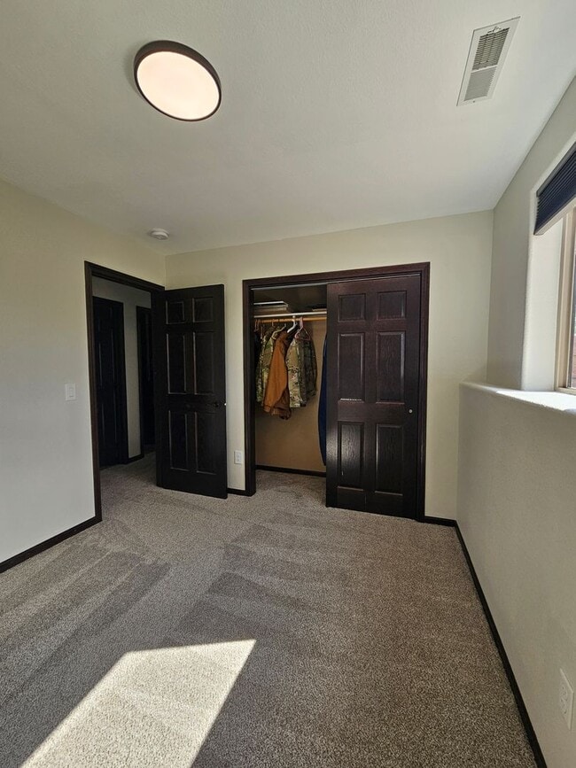 Building Photo - 4 BED | 3 BATH | SPLIT-FOYER HOME | DOUBLE...