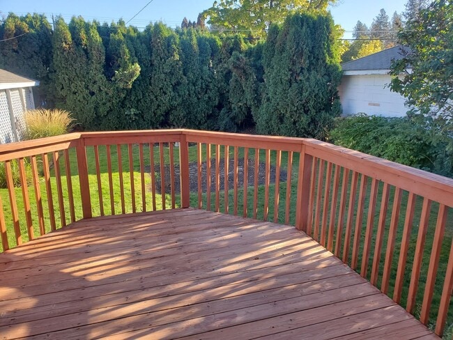 Building Photo - Charming 4 BR/ 2 BA North Spokane Home