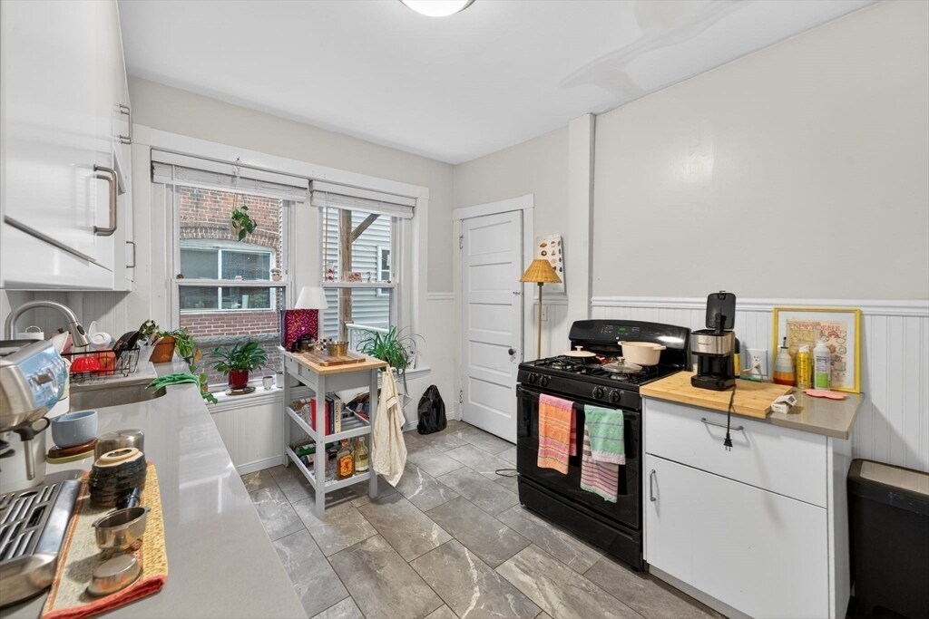 Building Photo - 811 Washington St