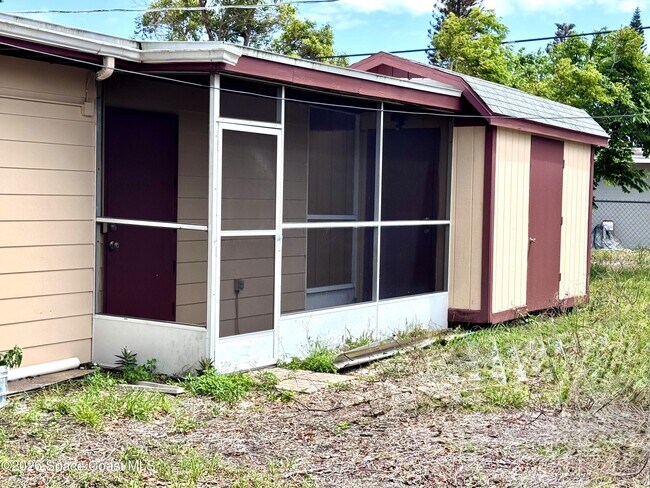 Building Photo - 305 Edinburgh Dr