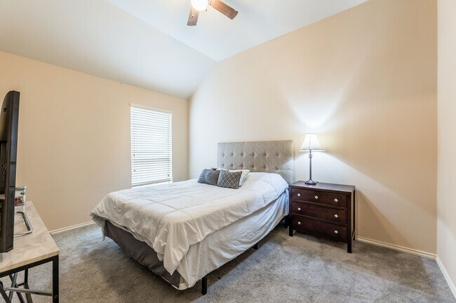 Building Photo - 10923 Starling Creek Dr