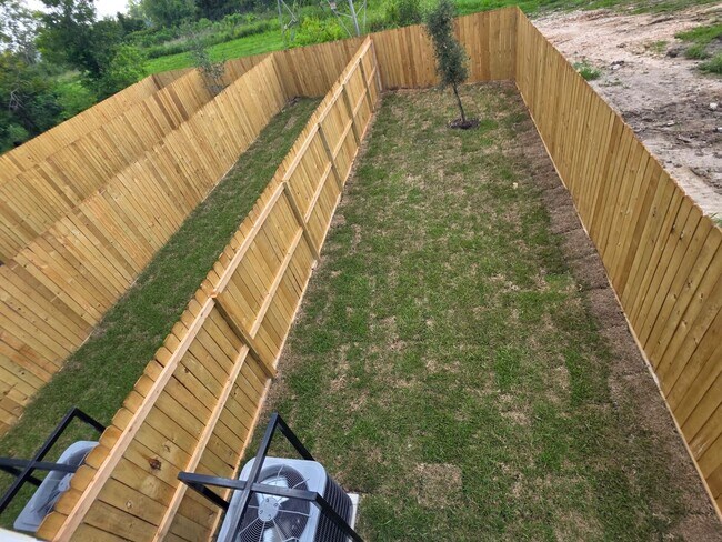 Building Photo - ? Stunning Duplex with Garage & Modern Finishes ?