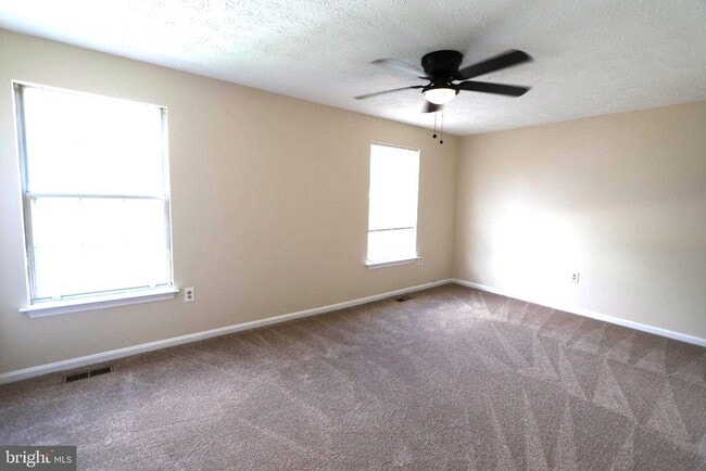 Building Photo - 2086 Tanglewood Dr