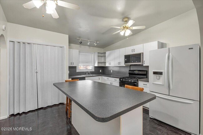 Building Photo - 301 Norwood Ave