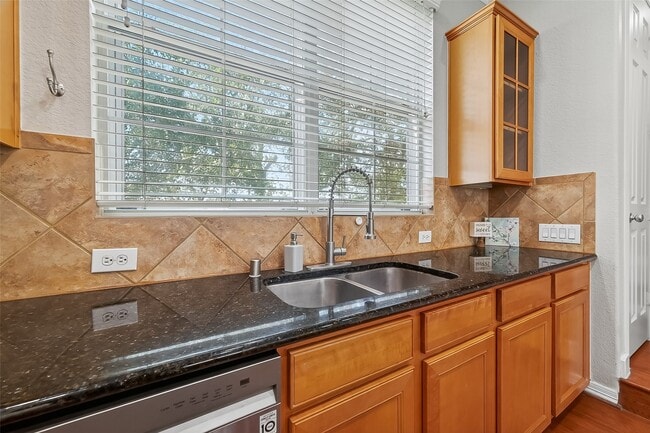 Building Photo - 3019 Clearview Cir