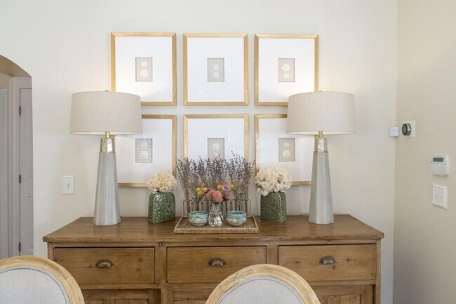 Building Photo - 801 Durant Pl NE