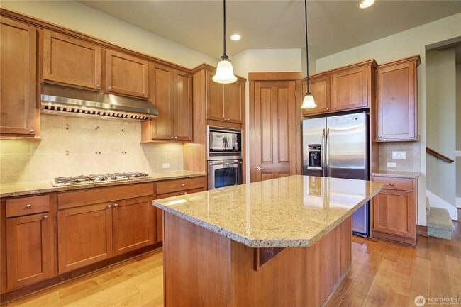 Building Photo - 3Bd/2.75Ba Issaquah Home