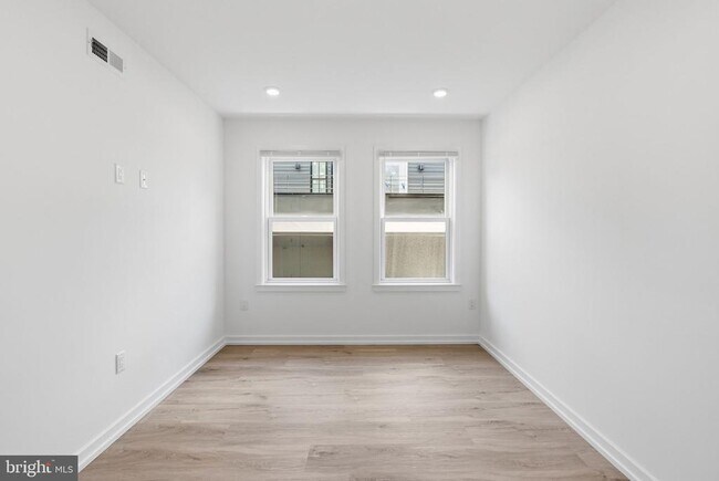 Building Photo - 209 New St