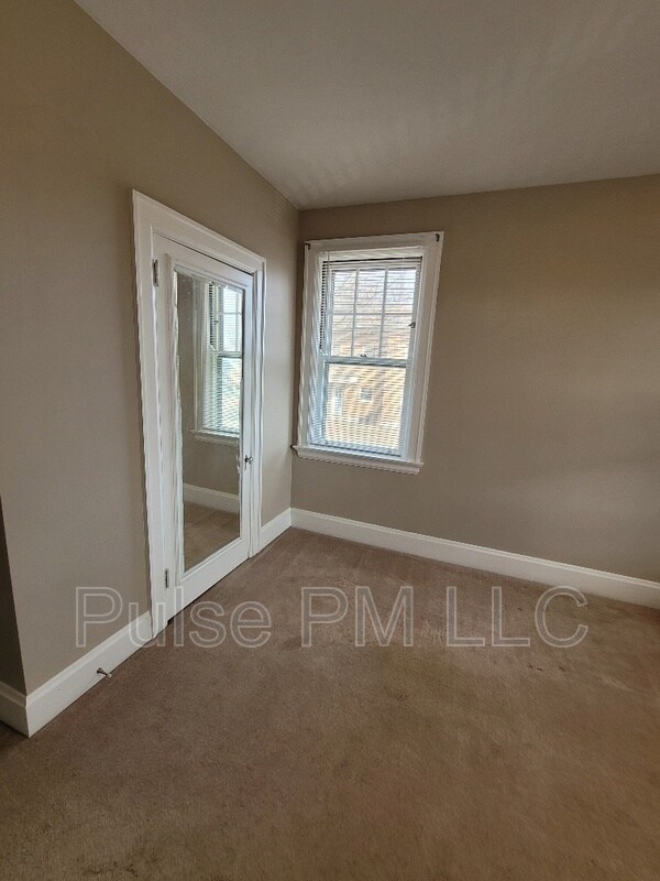 Building Photo - 204 E 26th St