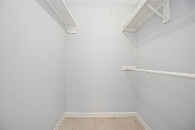 Building Photo - 2822 Briarhurst Dr
