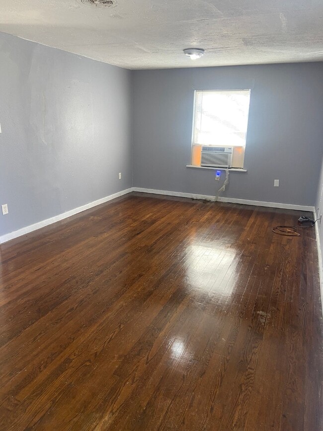 Building Photo - 5250 Kingsbury St