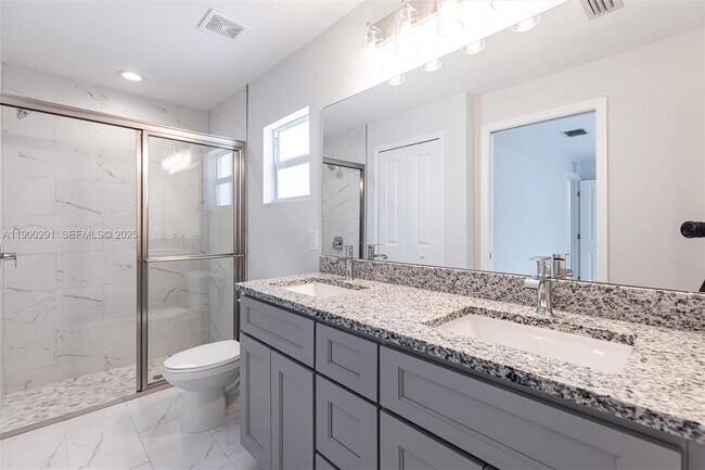 Building Photo - 2004 Rosa Ct