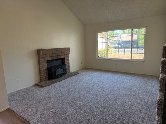 Building Photo - Updated 4 Bedroom 2.5 Bath Vacaville *Star...