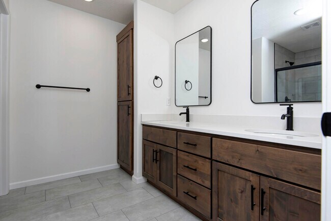 Building Photo - 2013 South St