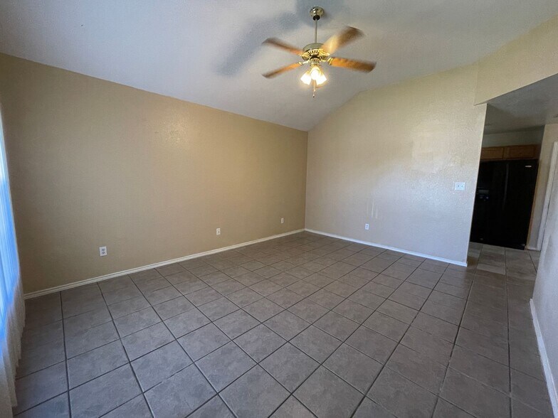 Building Photo - 5000 John David Dr